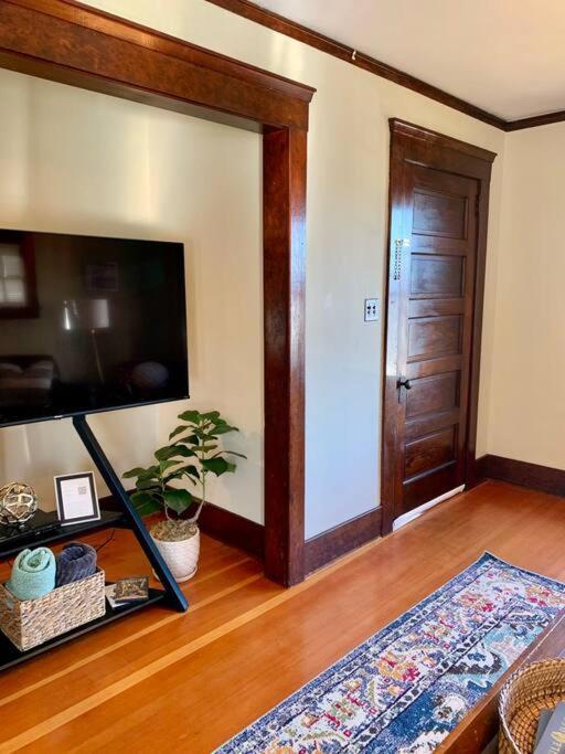 Historic Downtown Riverview Flat, No. 2 Astoria Exteriör bild